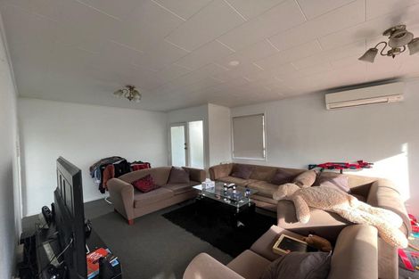 Photo of property in 16 Temuri Place, Glendene, Auckland, 0602