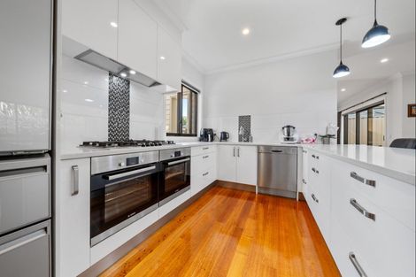 Photo of property in 5 Fern Lane, Whalers Gate, New Plymouth, 4310