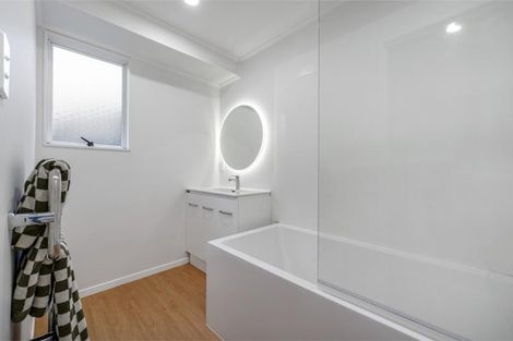 Photo of property in 24 Halloran Place, Massey, Auckland, 0614