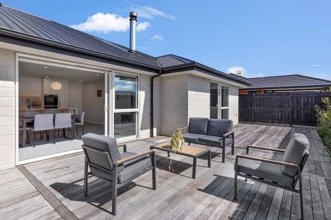 Photo of property in 1 Corsica Court, Fitzherbert, Palmerston North, 4410