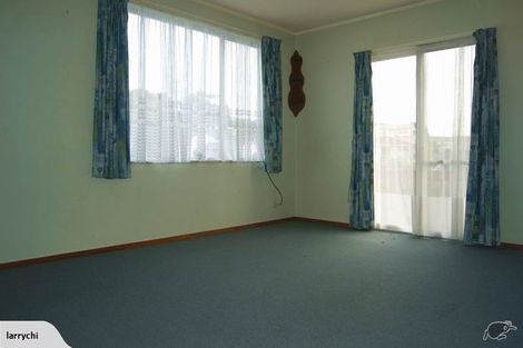 Photo of property in 2/6 Chivalry Road, Glenfield, Auckland, 0629