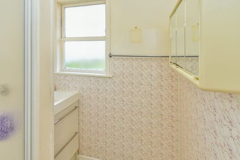 Photo of property in 70 Cargill Street, Papakura, 2110