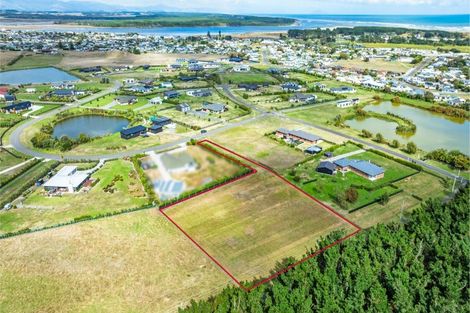 Photo of property in 3 Carex Grove, Foxton Beach, Foxton, 4815