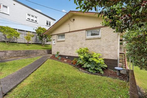 Photo of property in 1/7 Dakota Avenue, Beach Haven, Auckland, 0626