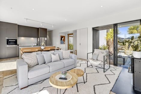 Photo of property in 15 Kereru Crescent, Wanaka, 9305