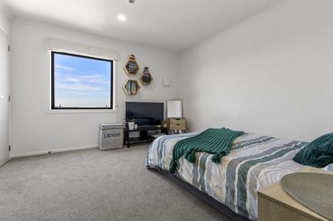 Photo of property in 2a Harakeke Road, Hobsonville, Auckland, 0618