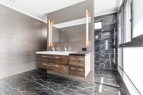 Photo of property in 3 Mansion Court, West Harbour, Auckland, 0618