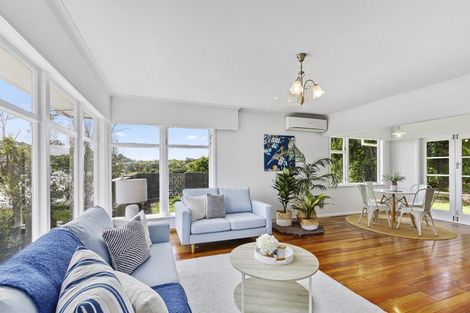 Photo of property in 7 Miles Crescent, Newlands, Wellington, 6037