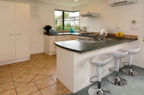 Photo of property in 4 Copplestone Place, New Lynn, Auckland, 0600