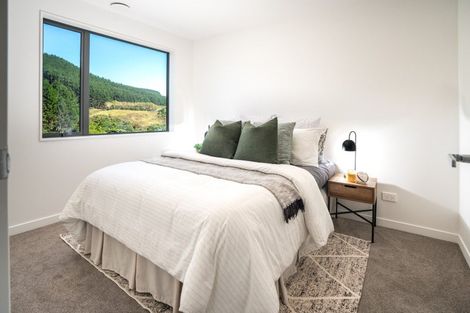 Photo of property in 84 Ara Paiwhenua, Tawa, Wellington, 5028