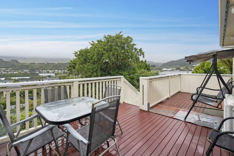 Photo of property in 12 Lane Crescent, Tawa, Wellington, 5028