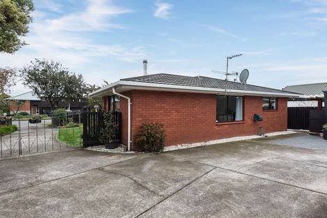 Photo of property in 18 Lowry Avenue, Redwood, Christchurch, 8051