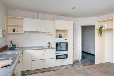 Photo of property in 2 Inverell Place, Waikanae, 5036