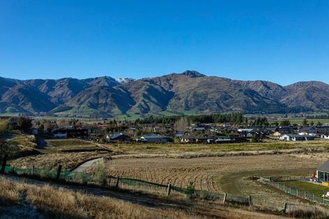 Photo of property in 33 Tomtit Crescent, Lake Hawea, 9382
