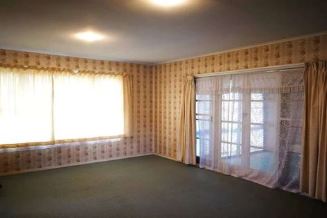 Photo of property in 16 Larnoch Road, Henderson, Auckland, 0610