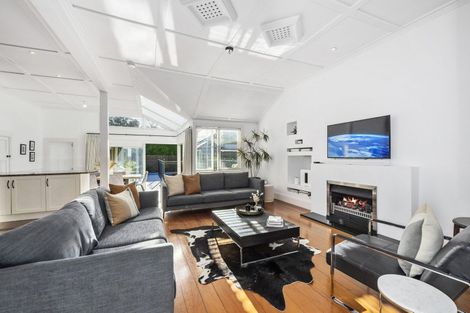 Photo of property in 8 Tiri Road, Milford, Auckland, 0620