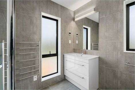 Photo of property in 104 Godfrey Drive, Orewa, 0931