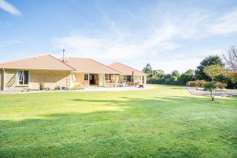 Photo of property in 50 Waicola Drive, Fitzherbert, Palmerston North, 4471