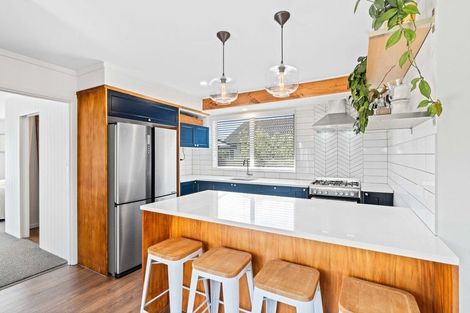 Photo of property in 37 Oakley Crescent, Hornby, Christchurch, 8042