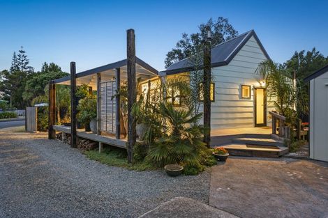 Photo of property in 2 Island View Terrace, Waikanae Beach, Waikanae, 5036