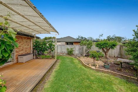 Photo of property in 17 Aitkenhead Court, Parakai, 0830