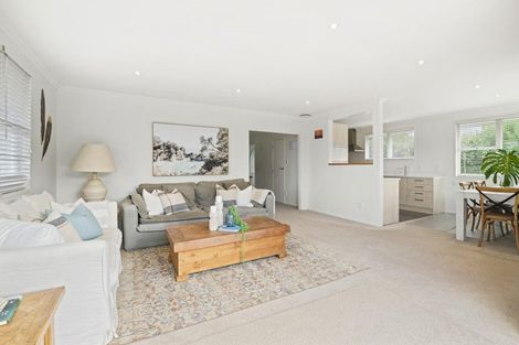 Photo of property in 5 Chevron Place, Castor Bay, Auckland, 0620