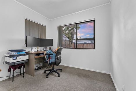 Photo of property in 3/21 Northall Road, New Lynn, Auckland, 0600