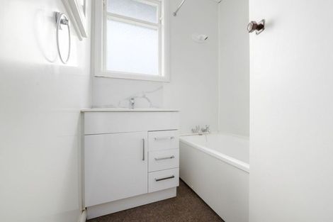Photo of property in 9a Hockin Place, Fairfield, Hamilton, 3214