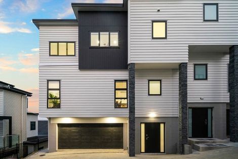 Photo of property in 4223b Great North Road, Glendene, Auckland, 0602