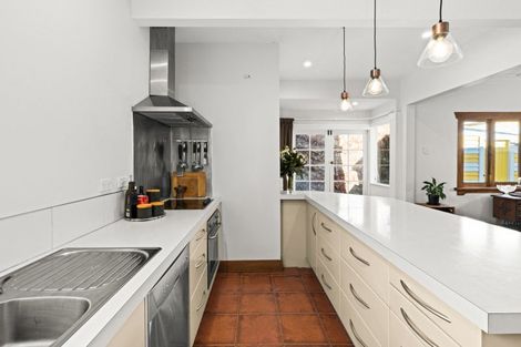 Photo of property in 23 Fitzroy Road, Bluff Hill, Napier, 4110