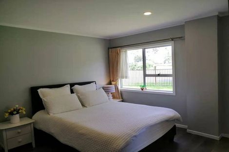 Photo of property in 121 Ennis Avenue, Pakuranga Heights, Auckland, 2010