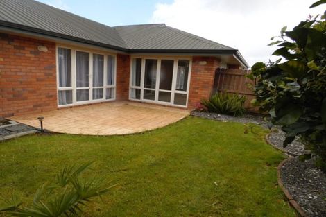 Photo of property in 72 Kingdale Road, Henderson, Auckland, 0610