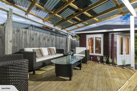 Photo of property in 6 Lauris Place, Birkdale, Auckland, 0626