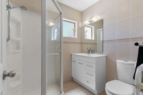 Photo of property in 2/845 East Coast Road, Northcross, Auckland, 0630