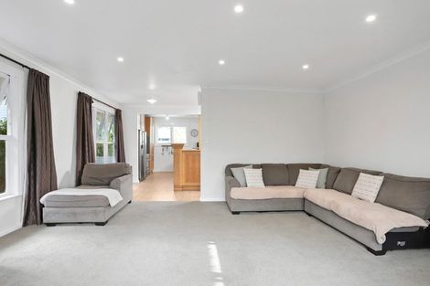 Photo of property in 15 Kingdale Road, Henderson, Auckland, 0610