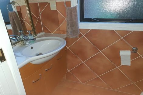 Photo of property in 6 Danica Esplanade, Te Atatu Peninsula, Auckland, 0610