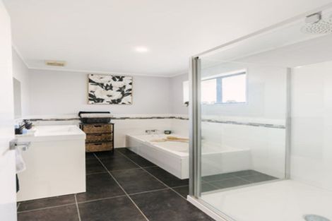 Photo of property in 9 Aspen Way, Kelvin Grove, Palmerston North, 4414