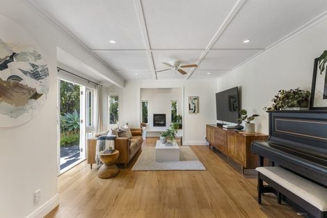 Photo of property in 1/27 Kiteroa Terrace, Rothesay Bay, Auckland, 0630