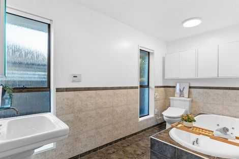 Photo of property in 33 Everest Street, Burnside, Christchurch, 8053
