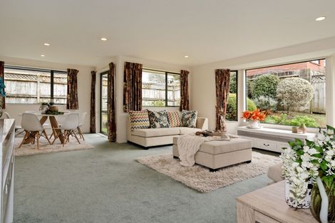 Photo of property in 4 Copplestone Place, New Lynn, Auckland, 0600