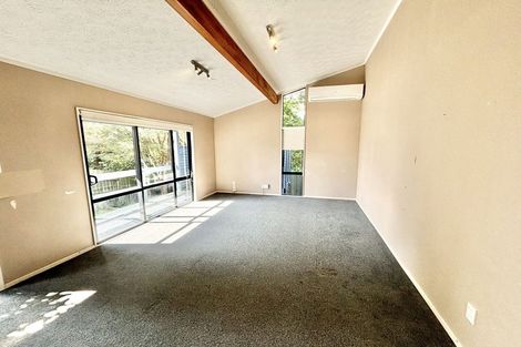 Photo of property in 77 Meadowvale Rise, Titirangi, Auckland, 0604