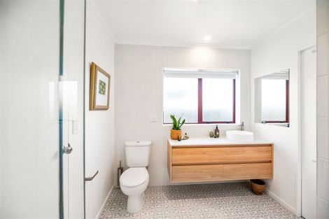 Photo of property in 732d Te Atatu Road, Te Atatu Peninsula, Auckland, 0610