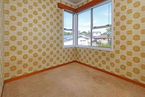 Photo of property in 5 Renata Crescent, Te Atatu Peninsula, Auckland, 0610