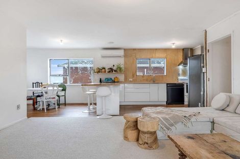 Photo of property in 247 Henderson Valley Road, Henderson, Auckland, 0612