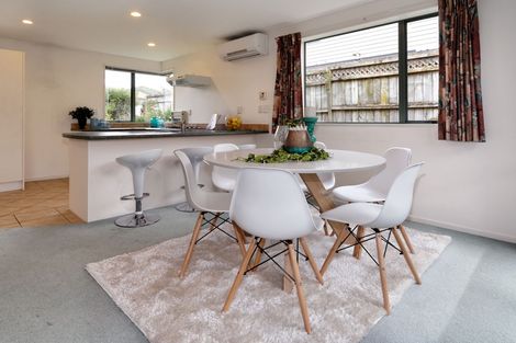 Photo of property in 4 Copplestone Place, New Lynn, Auckland, 0600