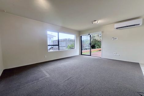 Photo of property in 2/123 Lynn Road, Bayview, Auckland, 0629