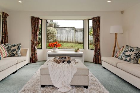Photo of property in 4 Copplestone Place, New Lynn, Auckland, 0600