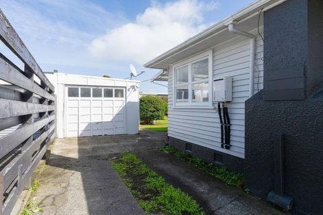 Photo of property in 16 Bledisloe Street, Levin, 5510