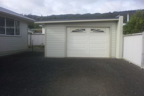 Photo of property in 28 Helvetia Grove, Naenae, Lower Hutt, 5011