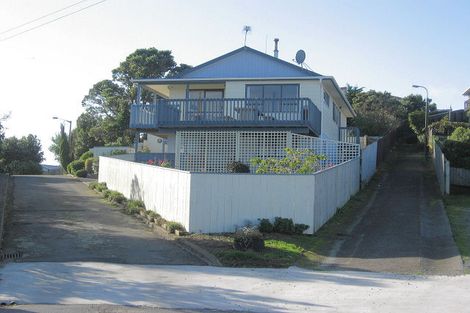 Photo of property in 1/39 Spur Grove, Titahi Bay, Porirua, 5022